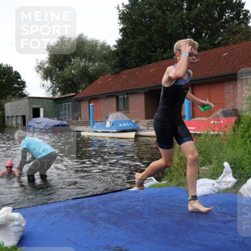 31.08.2025 - Elbe Triathlon Hamburg Luisa Fischer http://msf.ph/oto/8679049 31.08.2025 12:34:44 Schwimmen 1669, 1670, 1674, 1683, 1686, 1695 meine-sportfotos.de