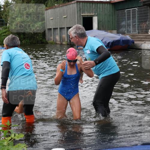 31.08.2025 - Elbe Triathlon Hamburg Luisa Fischer http://msf.ph/oto/8679050 31.08.2025 12:34:45 Schwimmen 1669, 1670, 1683, 1684, 1686, 1695 meine-sportfotos.de