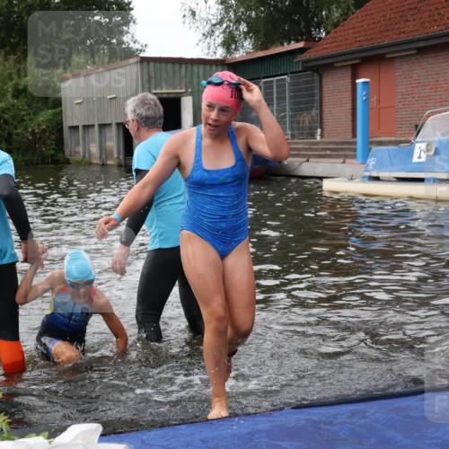 31.08.2025 - Elbe Triathlon Hamburg Luisa Fischer http://msf.ph/oto/8679058 31.08.2025 12:34:46 Schwimmen 1669, 1670, 1683, 1684, 1686, 1695 meine-sportfotos.de