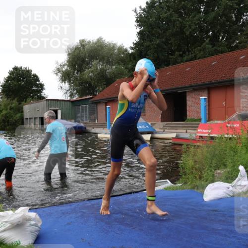 31.08.2025 - Elbe Triathlon Hamburg Luisa Fischer http://msf.ph/oto/8679067 31.08.2025 12:34:48 Schwimmen 1669, 1684, 1686, 1695, 1696 meine-sportfotos.de