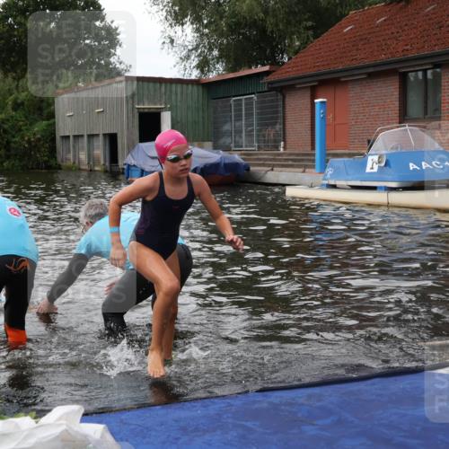 31.08.2025 - Elbe Triathlon Hamburg Luisa Fischer http://msf.ph/oto/8679076 31.08.2025 12:34:52 Schwimmen 1669, 1684, 1686, 1687, 1695, 1696 meine-sportfotos.de