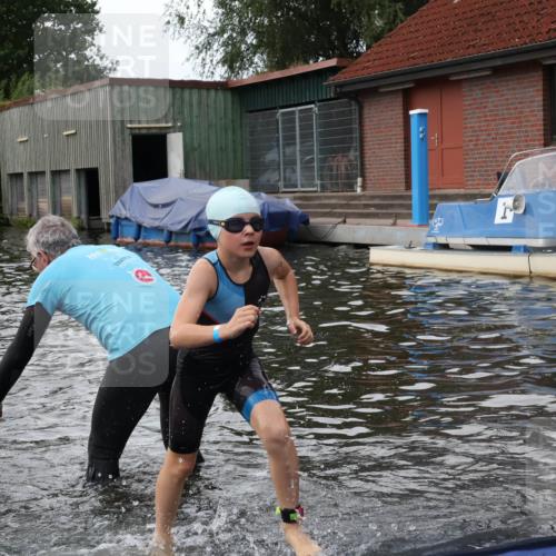 31.08.2025 - Elbe Triathlon Hamburg Luisa Fischer http://msf.ph/oto/8679086 31.08.2025 12:34:55 Schwimmen 1671, 1684, 1686, 1687, 1696, 1698 meine-sportfotos.de