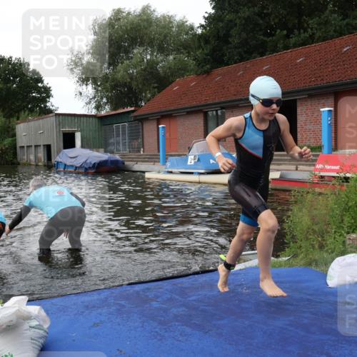 31.08.2025 - Elbe Triathlon Hamburg Luisa Fischer http://msf.ph/oto/8679090 31.08.2025 12:34:56 Schwimmen 1671, 1684, 1686, 1687, 1688, 1696, 1698 meine-sportfotos.de
