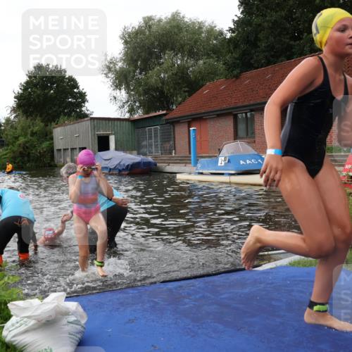 31.08.2025 - Elbe Triathlon Hamburg Luisa Fischer http://msf.ph/oto/8679102 31.08.2025 12:34:59 Schwimmen 1671, 1678, 1684, 1687, 1688, 1696, 1698 meine-sportfotos.de