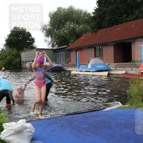 31.08.2025 - Elbe Triathlon Hamburg Luisa Fischer http://msf.ph/oto/8679103 31.08.2025 12:34:59 Schwimmen 1671, 1678, 1684, 1687, 1688, 1696, 1698 meine-sportfotos.de