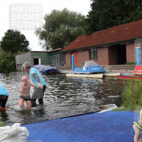 31.08.2025 - Elbe Triathlon Hamburg Luisa Fischer http://msf.ph/oto/8679112 31.08.2025 12:35:01 Schwimmen 1671, 1672, 1678, 1687, 1688, 1696, 1698 meine-sportfotos.de