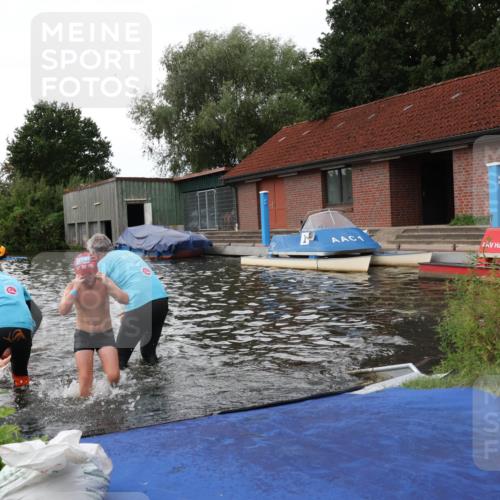 31.08.2025 - Elbe Triathlon Hamburg Luisa Fischer http://msf.ph/oto/8679115 31.08.2025 12:35:01 Schwimmen 1671, 1672, 1678, 1687, 1688, 1696, 1698 meine-sportfotos.de