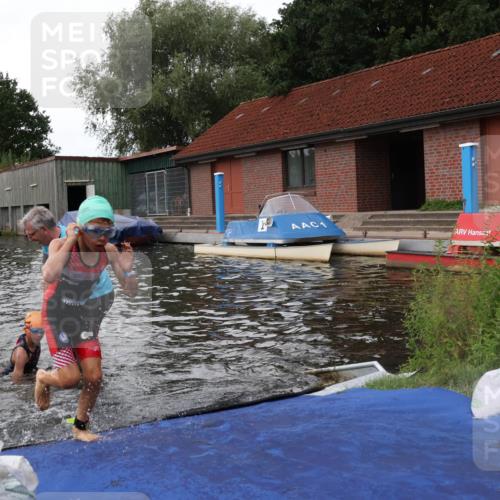 31.08.2025 - Elbe Triathlon Hamburg Luisa Fischer http://msf.ph/oto/8679130 31.08.2025 12:35:08 Schwimmen 1671, 1672, 1678, 1688, 1693, 1698 meine-sportfotos.de