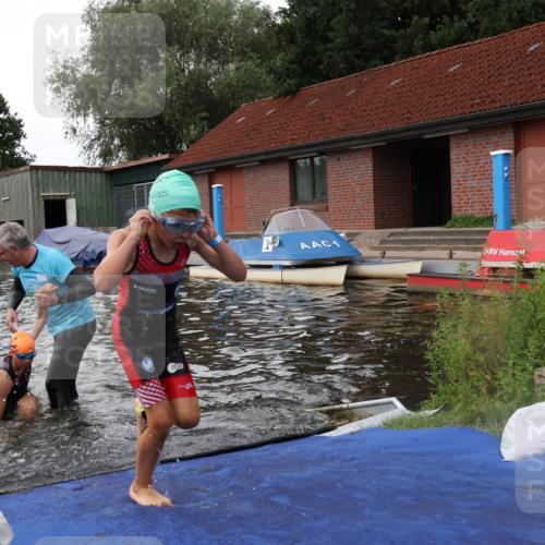 31.08.2025 - Elbe Triathlon Hamburg Luisa Fischer http://msf.ph/oto/8679131 31.08.2025 12:35:08 Schwimmen 1671, 1672, 1678, 1688, 1693, 1698 meine-sportfotos.de
