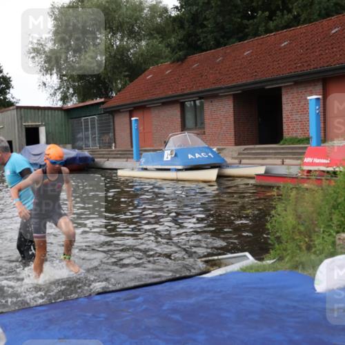 31.08.2025 - Elbe Triathlon Hamburg Luisa Fischer http://msf.ph/oto/8679138 31.08.2025 12:35:09 Schwimmen 1672, 1678, 1688, 1693, 1698 meine-sportfotos.de