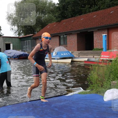 31.08.2025 - Elbe Triathlon Hamburg Luisa Fischer http://msf.ph/oto/8679140 31.08.2025 12:35:10 Schwimmen 1672, 1678, 1688, 1693 meine-sportfotos.de