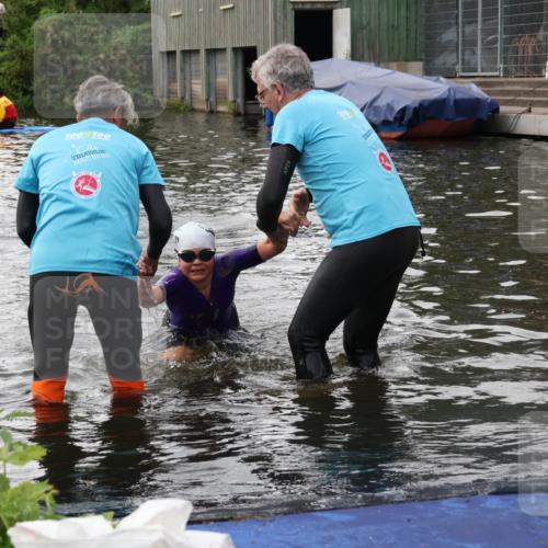 31.08.2025 - Elbe Triathlon Hamburg Luisa Fischer http://msf.ph/oto/8679153 31.08.2025 12:35:25 Schwimmen 1694 meine-sportfotos.de