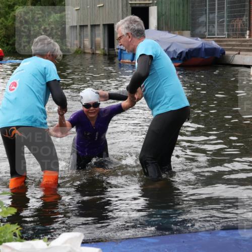 31.08.2025 - Elbe Triathlon Hamburg Luisa Fischer http://msf.ph/oto/8679155 31.08.2025 12:35:26 Schwimmen 1694 meine-sportfotos.de