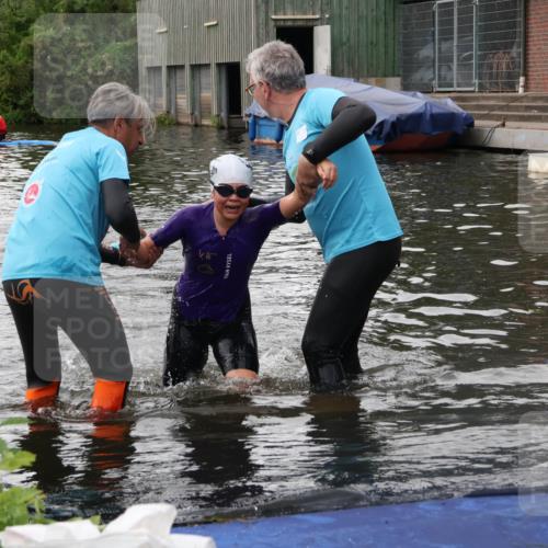 31.08.2025 - Elbe Triathlon Hamburg Luisa Fischer http://msf.ph/oto/8679157 31.08.2025 12:35:26 Schwimmen 1694 meine-sportfotos.de
