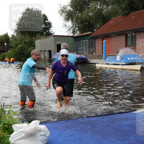 31.08.2025 - Elbe Triathlon Hamburg Luisa Fischer http://msf.ph/oto/8679163 31.08.2025 12:35:27 Schwimmen 1694 meine-sportfotos.de