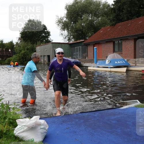 31.08.2025 - Elbe Triathlon Hamburg Luisa Fischer http://msf.ph/oto/8679164 31.08.2025 12:35:28 Schwimmen 1694 meine-sportfotos.de