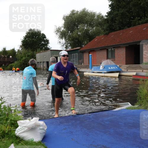31.08.2025 - Elbe Triathlon Hamburg Luisa Fischer http://msf.ph/oto/8679166 31.08.2025 12:35:28 Schwimmen 1694 meine-sportfotos.de