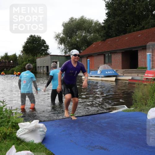 31.08.2025 - Elbe Triathlon Hamburg Luisa Fischer http://msf.ph/oto/8679167 31.08.2025 12:35:28 Schwimmen 1694 meine-sportfotos.de