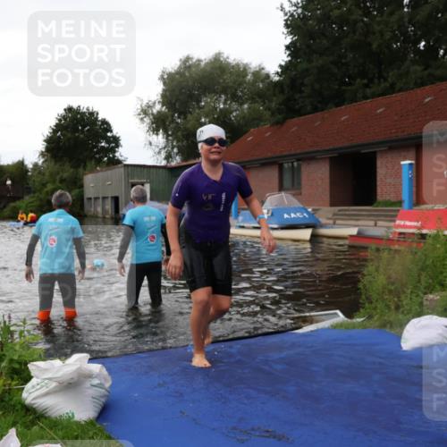 31.08.2025 - Elbe Triathlon Hamburg Luisa Fischer http://msf.ph/oto/8679168 31.08.2025 12:35:29 Schwimmen 1667, 1694 meine-sportfotos.de