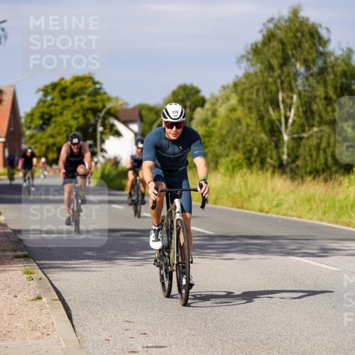 31.08.2025 - Elbe Triathlon Hamburg Michael Burmester http://msf.ph/oto/8679169 31.08.2025 10:37:51 Radfahren 749, 978, 1049 meine-sportfotos.de