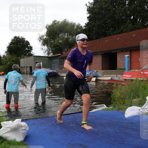 31.08.2025 - Elbe Triathlon Hamburg Luisa Fischer http://msf.ph/oto/8679171 31.08.2025 12:35:29 Schwimmen 1667, 1694 meine-sportfotos.de