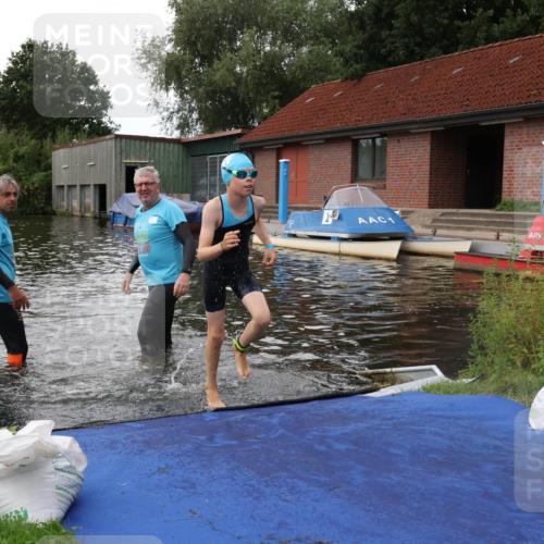 31.08.2025 - Elbe Triathlon Hamburg Luisa Fischer http://msf.ph/oto/8679177 31.08.2025 12:35:37 Schwimmen 1667 meine-sportfotos.de