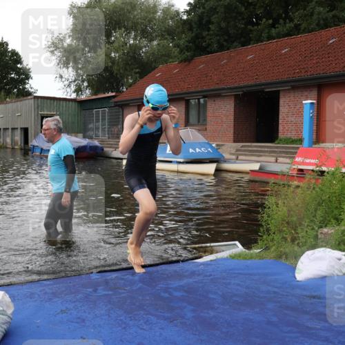 31.08.2025 - Elbe Triathlon Hamburg Luisa Fischer http://msf.ph/oto/8679178 31.08.2025 12:35:37 Schwimmen 1667 meine-sportfotos.de