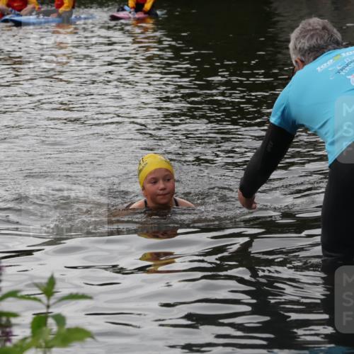 31.08.2025 - Elbe Triathlon Hamburg Luisa Fischer http://msf.ph/oto/8679182 31.08.2025 12:36:01 Schwimmen 1699 meine-sportfotos.de