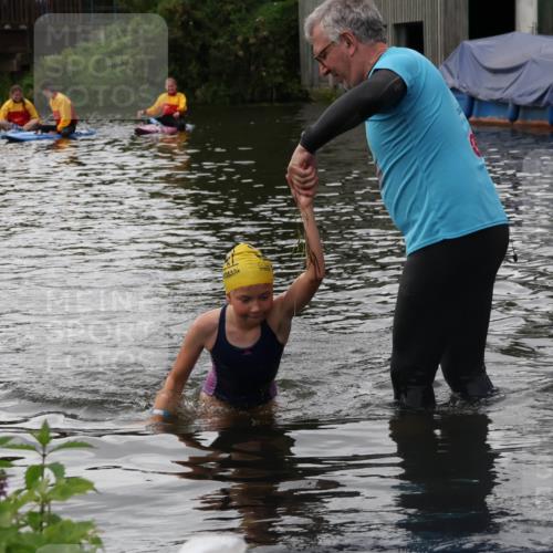 31.08.2025 - Elbe Triathlon Hamburg Luisa Fischer http://msf.ph/oto/8679196 31.08.2025 12:36:03 Schwimmen 1699 meine-sportfotos.de