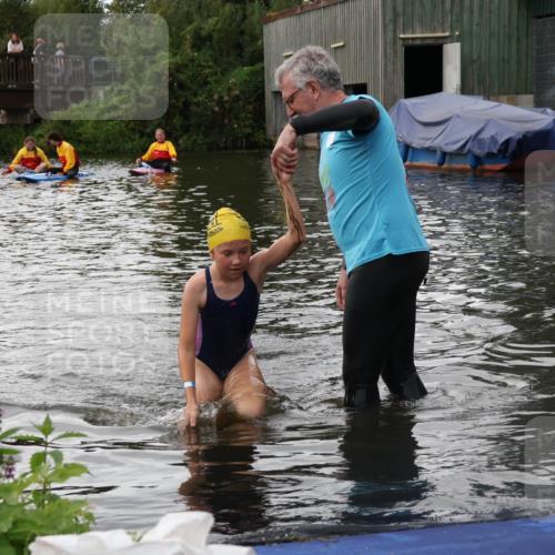 31.08.2025 - Elbe Triathlon Hamburg Luisa Fischer http://msf.ph/oto/8679197 31.08.2025 12:36:03 Schwimmen 1699 meine-sportfotos.de