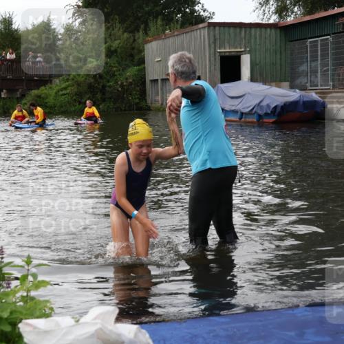 31.08.2025 - Elbe Triathlon Hamburg Luisa Fischer http://msf.ph/oto/8679198 31.08.2025 12:36:04 Schwimmen 1699 meine-sportfotos.de
