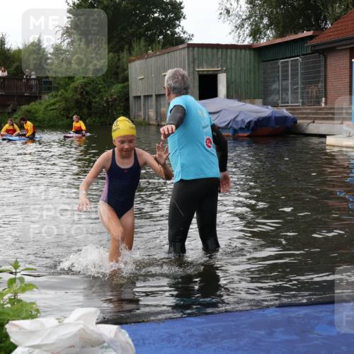 31.08.2025 - Elbe Triathlon Hamburg Luisa Fischer http://msf.ph/oto/8679201 31.08.2025 12:36:04 Schwimmen 1699 meine-sportfotos.de