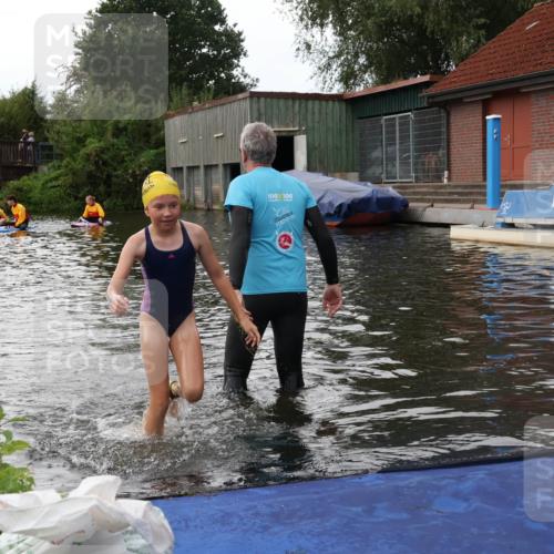 31.08.2025 - Elbe Triathlon Hamburg Luisa Fischer http://msf.ph/oto/8679202 31.08.2025 12:36:04 Schwimmen 1699 meine-sportfotos.de