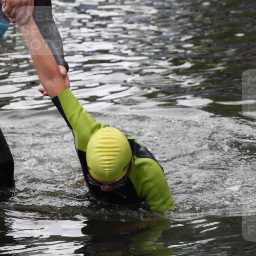 31.08.2025 - Elbe Triathlon Hamburg Luisa Fischer http://msf.ph/oto/8679215 31.08.2025 12:36:33 Schwimmen 1682 meine-sportfotos.de