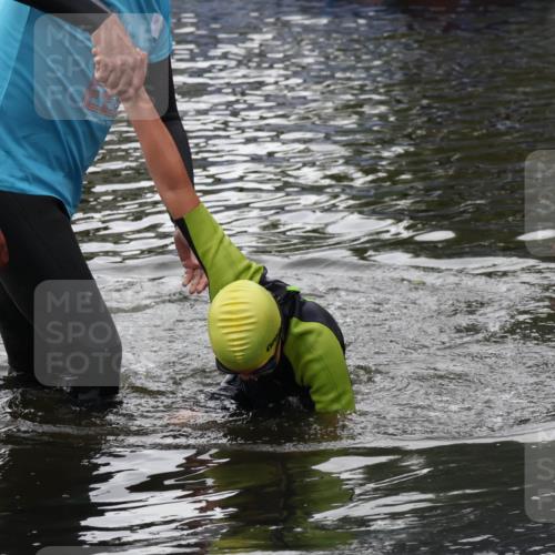 31.08.2025 - Elbe Triathlon Hamburg Luisa Fischer http://msf.ph/oto/8679216 31.08.2025 12:36:34 Schwimmen 1682 meine-sportfotos.de