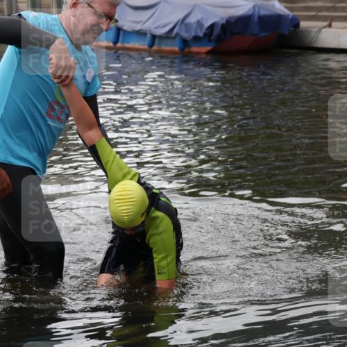 31.08.2025 - Elbe Triathlon Hamburg Luisa Fischer http://msf.ph/oto/8679218 31.08.2025 12:36:34 Schwimmen 1682 meine-sportfotos.de