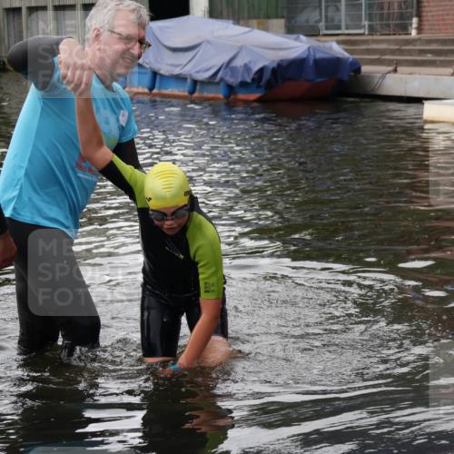31.08.2025 - Elbe Triathlon Hamburg Luisa Fischer http://msf.ph/oto/8679219 31.08.2025 12:36:34 Schwimmen 1682 meine-sportfotos.de