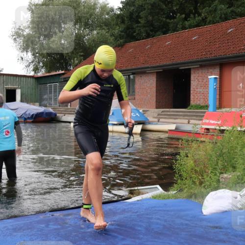 31.08.2025 - Elbe Triathlon Hamburg Luisa Fischer http://msf.ph/oto/8679236 31.08.2025 12:36:37 Schwimmen 1682 meine-sportfotos.de