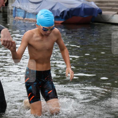 31.08.2025 - Elbe Triathlon Hamburg Luisa Fischer http://msf.ph/oto/8679240 31.08.2025 12:36:52 Schwimmen 1681, 1692 meine-sportfotos.de