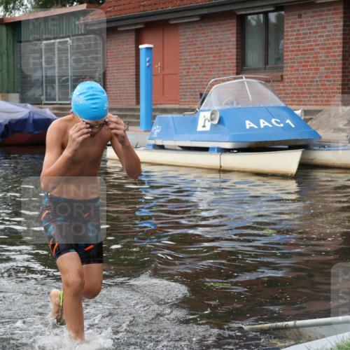 31.08.2025 - Elbe Triathlon Hamburg Luisa Fischer http://msf.ph/oto/8679248 31.08.2025 12:36:53 Schwimmen 1681, 1692 meine-sportfotos.de