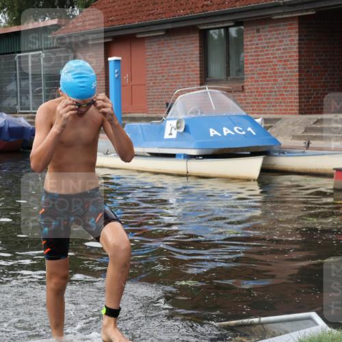 31.08.2025 - Elbe Triathlon Hamburg Luisa Fischer http://msf.ph/oto/8679250 31.08.2025 12:36:54 Schwimmen 1681, 1692 meine-sportfotos.de
