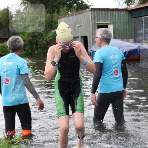 31.08.2025 - Elbe Triathlon Hamburg Luisa Fischer http://msf.ph/oto/8679251 31.08.2025 12:36:54 Schwimmen 1681, 1692 meine-sportfotos.de