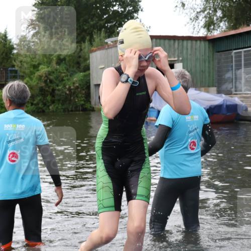 31.08.2025 - Elbe Triathlon Hamburg Luisa Fischer http://msf.ph/oto/8679253 31.08.2025 12:36:55 Schwimmen 1681, 1692 meine-sportfotos.de