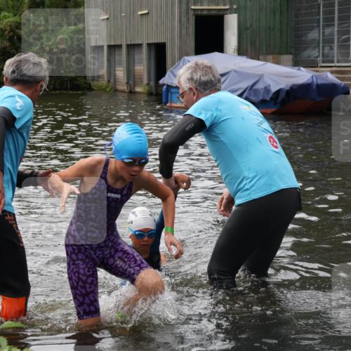 31.08.2025 - Elbe Triathlon Hamburg Luisa Fischer http://msf.ph/oto/8679262 31.08.2025 12:46:45 Schwimmen 1701, 1714, 1724 meine-sportfotos.de