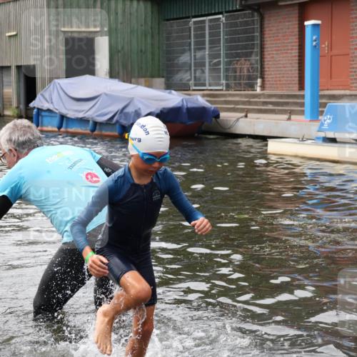 31.08.2025 - Elbe Triathlon Hamburg Luisa Fischer http://msf.ph/oto/8679273 31.08.2025 12:46:47 Schwimmen 1701, 1714, 1724 meine-sportfotos.de