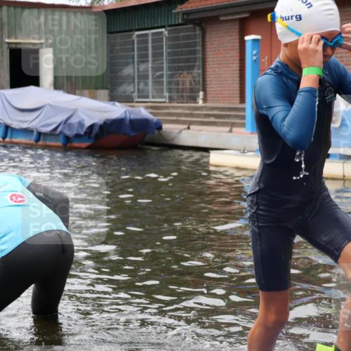 31.08.2025 - Elbe Triathlon Hamburg Luisa Fischer http://msf.ph/oto/8679278 31.08.2025 12:46:48 Schwimmen 1701, 1714, 1724 meine-sportfotos.de