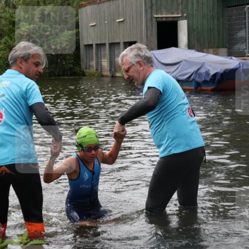31.08.2025 - Elbe Triathlon Hamburg Luisa Fischer http://msf.ph/oto/8679281 31.08.2025 12:46:49 Schwimmen 1701, 1714, 1724 meine-sportfotos.de