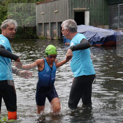 31.08.2025 - Elbe Triathlon Hamburg Luisa Fischer http://msf.ph/oto/8679282 31.08.2025 12:46:49 Schwimmen 1701, 1714, 1724 meine-sportfotos.de