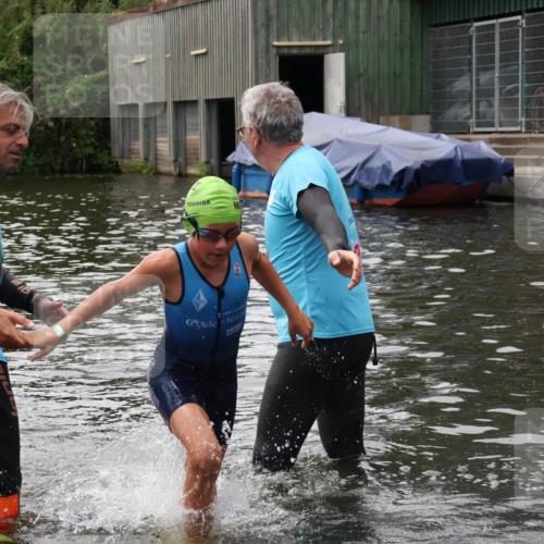 31.08.2025 - Elbe Triathlon Hamburg Luisa Fischer http://msf.ph/oto/8679284 31.08.2025 12:46:50 Schwimmen 1701, 1714, 1724 meine-sportfotos.de