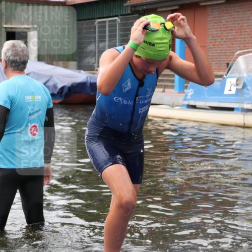 31.08.2025 - Elbe Triathlon Hamburg Luisa Fischer http://msf.ph/oto/8679290 31.08.2025 12:46:51 Schwimmen 1701, 1714, 1724 meine-sportfotos.de